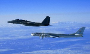 Канадский истребитель выпроваживает российский Ту-95 с воздушных границ Канады над Арктикой